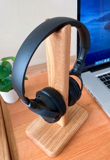 Wooden headphone stand