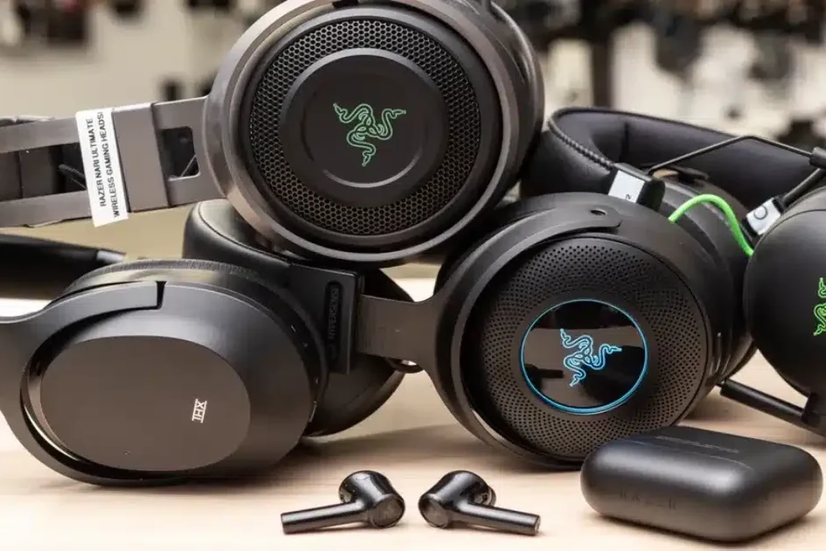 Razer gaming headphones beside an Android smartphone with Bluetooth connection icons