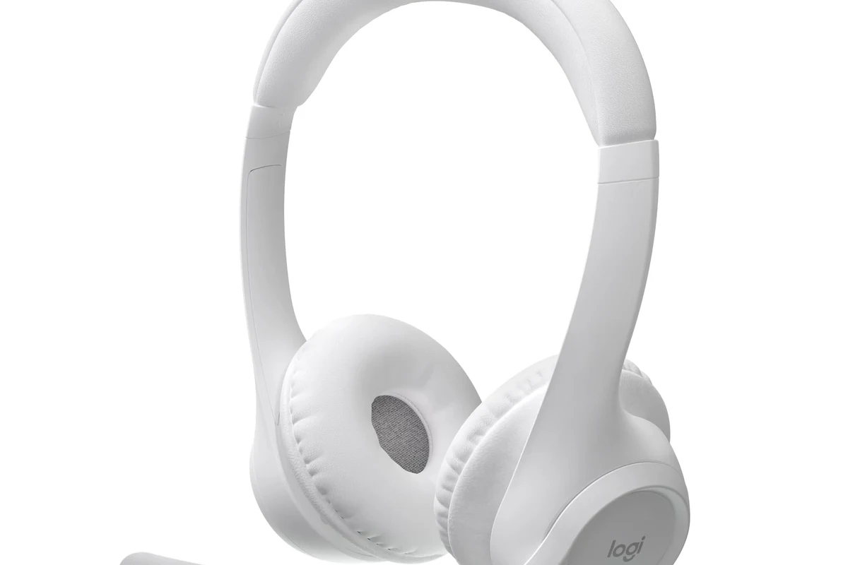 Gaming headphones beside an Xbox One console with wireless and wired connection options