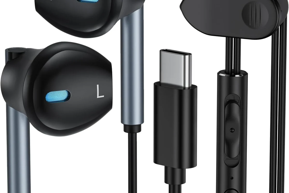 Samsung phone connecting USB-C headphones for audio playback troubleshooting