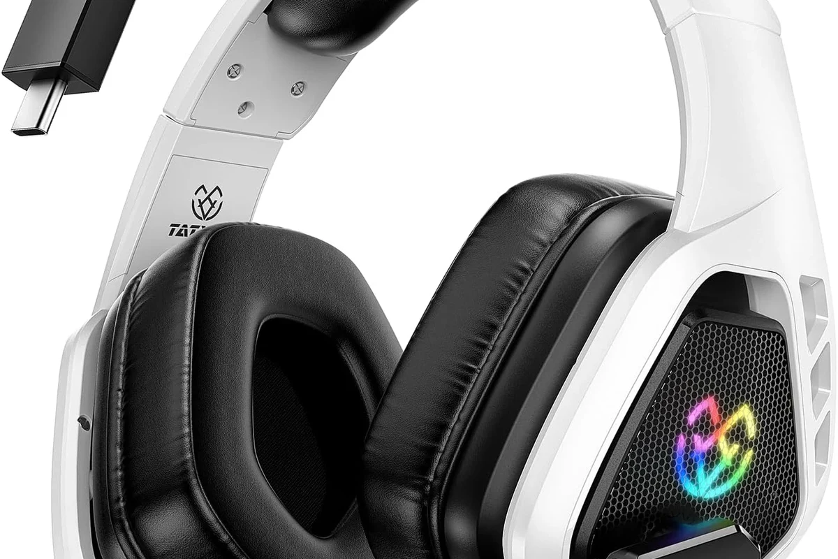 JBL headphones connected to an Xbox controller for gaming audio setup