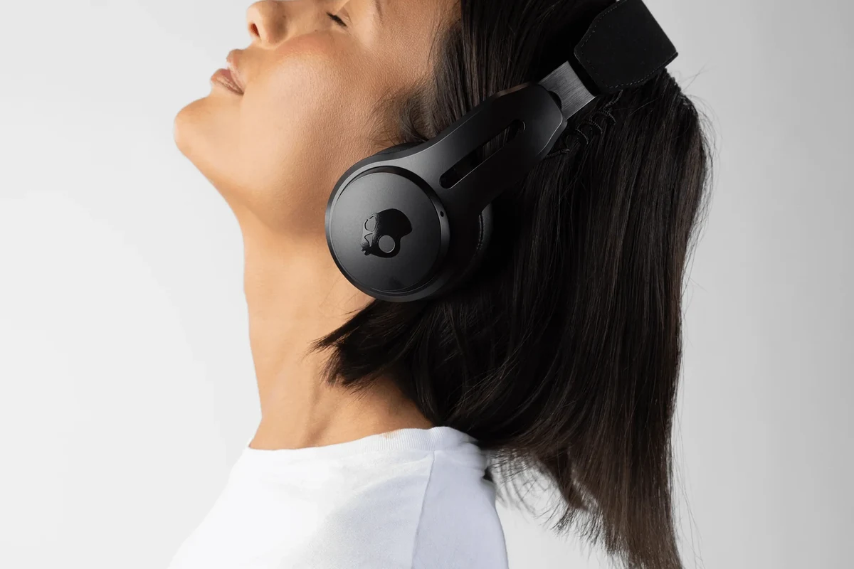 Skullcandy headphones and earbuds showing lifespan, battery wear, and durability factors