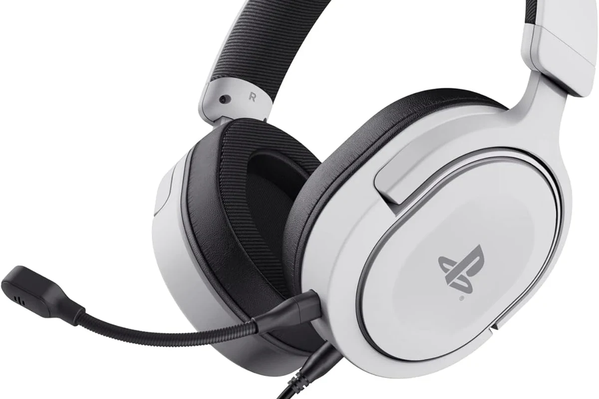 PS5 gaming headphones connected to a PS4 console with wireless and wired options