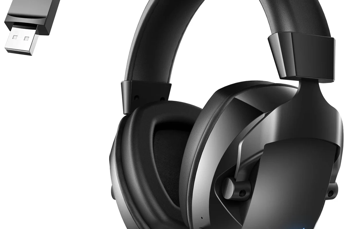 PS5 gaming headphones connected to a PS4 console with wireless and wired options