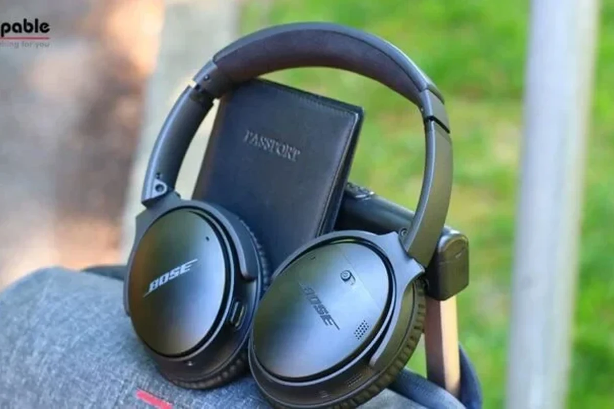 Bose QuietComfort headphones power button and shutdown indicator on a clean desk