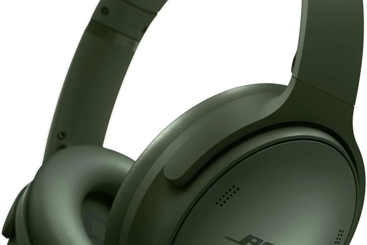 Xbox console with wireless and wired headphones showing Bluetooth compatibility question
